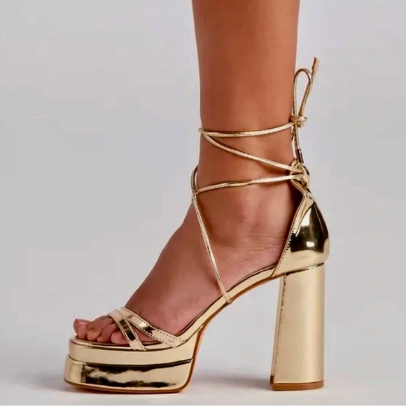 NEW!!!WINDSOR STORE! Star Of The Show Platform Block
Heels Gold sold out! - Picture 3 of 5